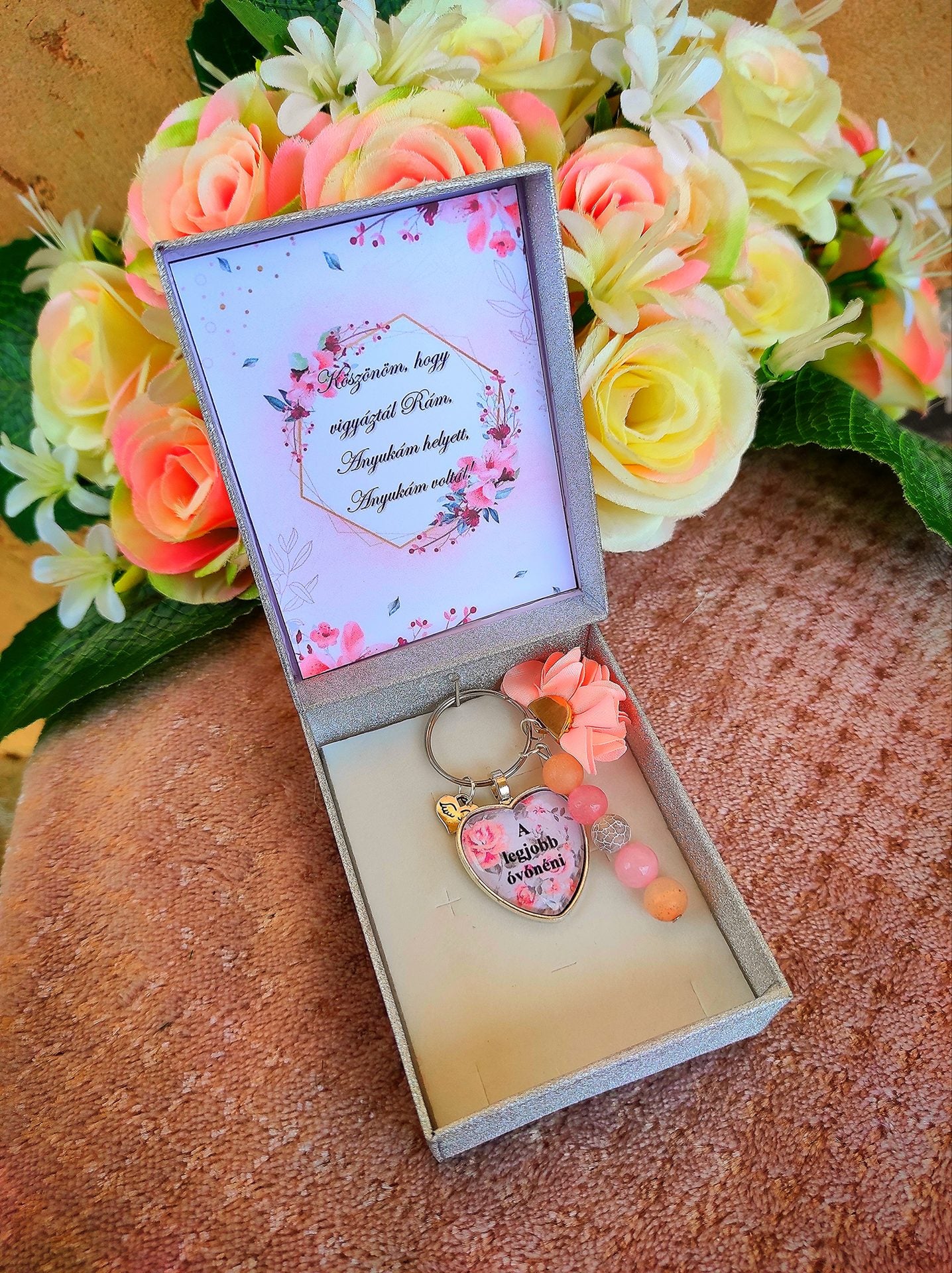 Ajándék pedagógusoknak kulcstartó